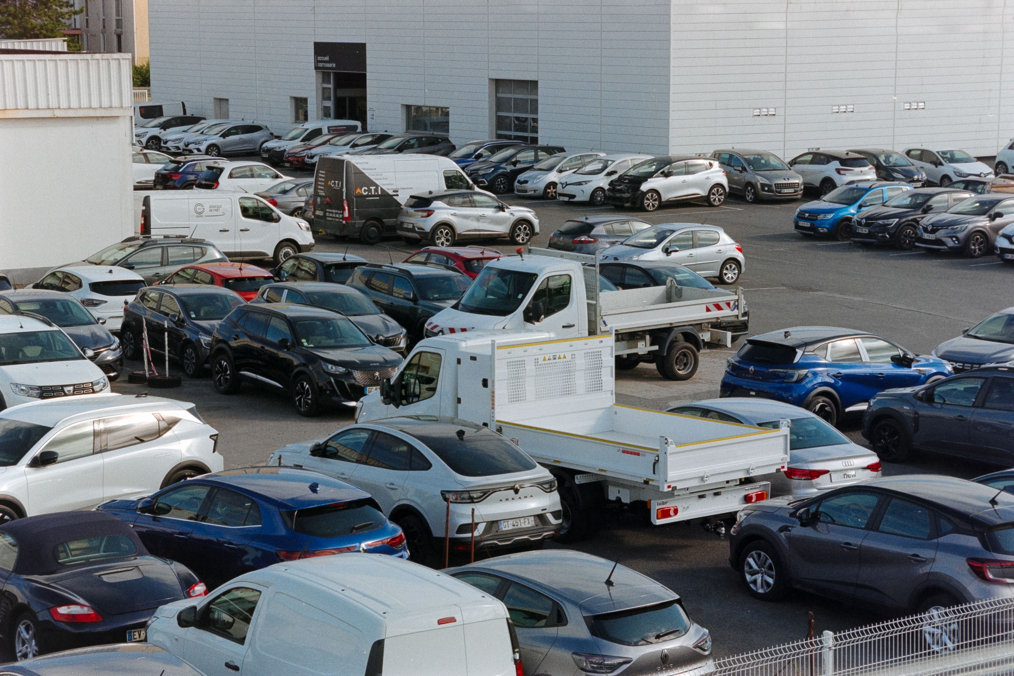 Assurance auto en Belgique : comprendre les garanties RC, mini-omnium et omnium complète